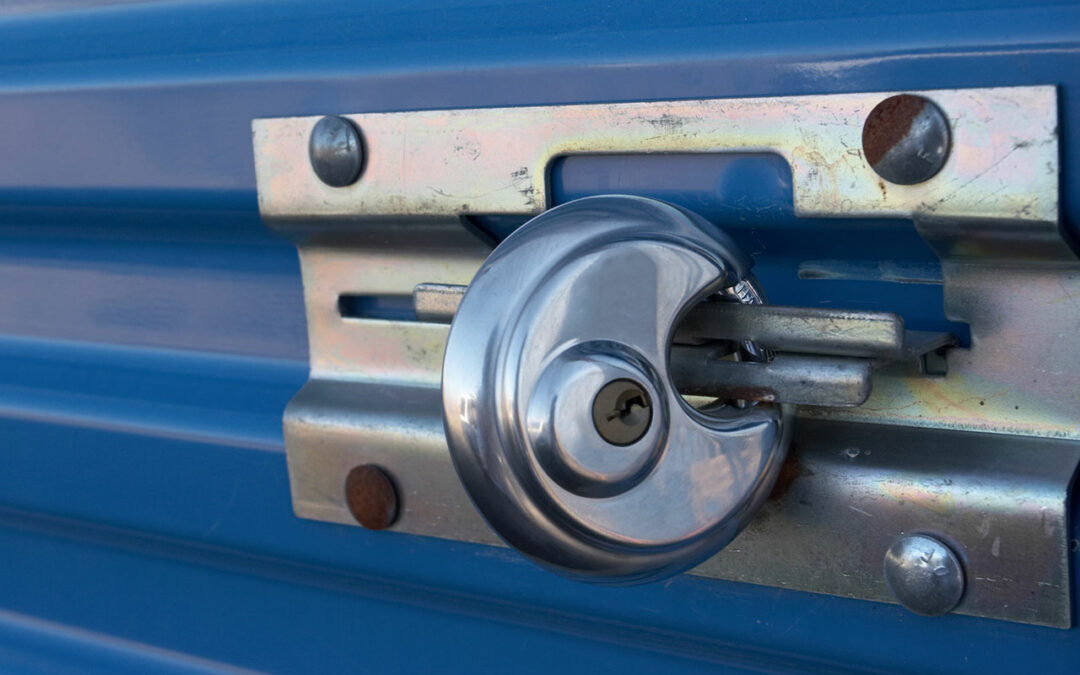 12 Signs It’s Time To Replace the Garage Door Lock & Removing the Existing One